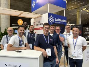 photo de la délégation sur le pavillon J-1