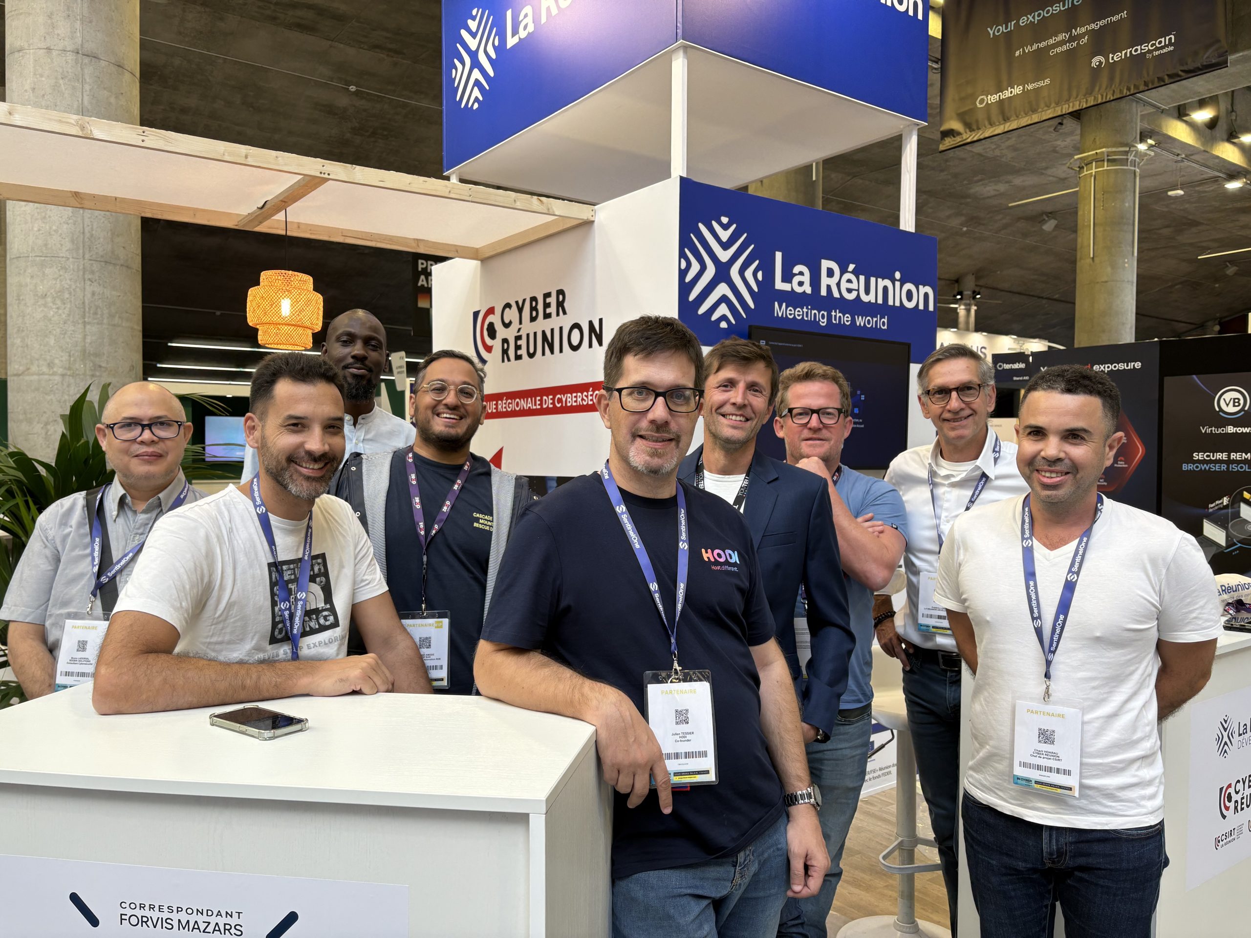 photo de la délégation sur le pavillon J-1